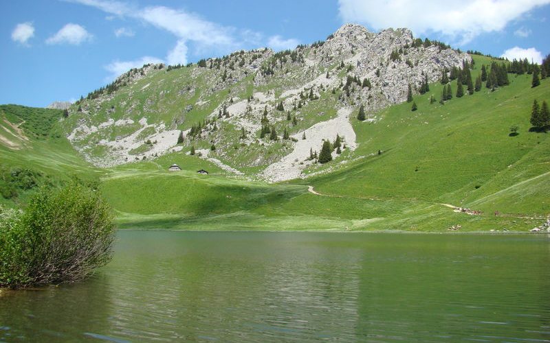 Walking route to Lac d'Arvouin